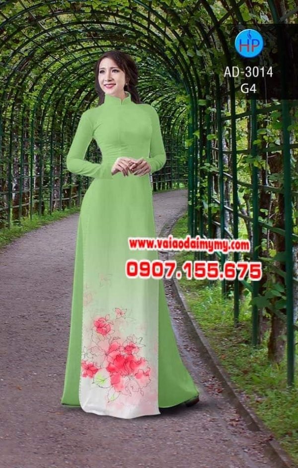 vai-ao-dai-in-hinh-hoa-la-tren-ta-mau-xanh-la