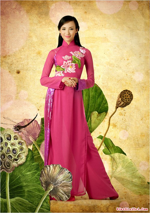 Áo dài hoa sen: Với màu sắc trang nhã và hoa sen tượng trưng cho lòng nghiêm túc, cao thượng của người Việt, chiếc áo dài hoa sen là một trong những biểu tượng của văn hóa Việt Nam. Đem lại vẻ đẹp quyến rũ và sang trọng cho người mặc, hãy cùng tìm hiểu qua những bức ảnh thật đẹp và tinh tế.