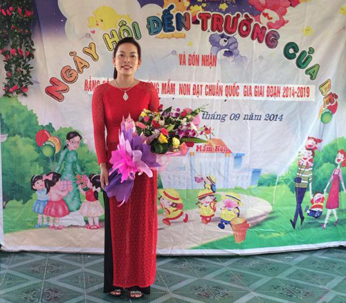 Áo dài giáo viên thể hiện sự thanh lịch và trang nhã của người phụ nữ Việt Nam. Hãy thưởng thức những bức ảnh về áo dài giáo viên, từ những chiếc áo dài cổ điển đến những bộ trang phục hiện đại, và tìm hiểu về nét đẹp truyền thống của áo dài.