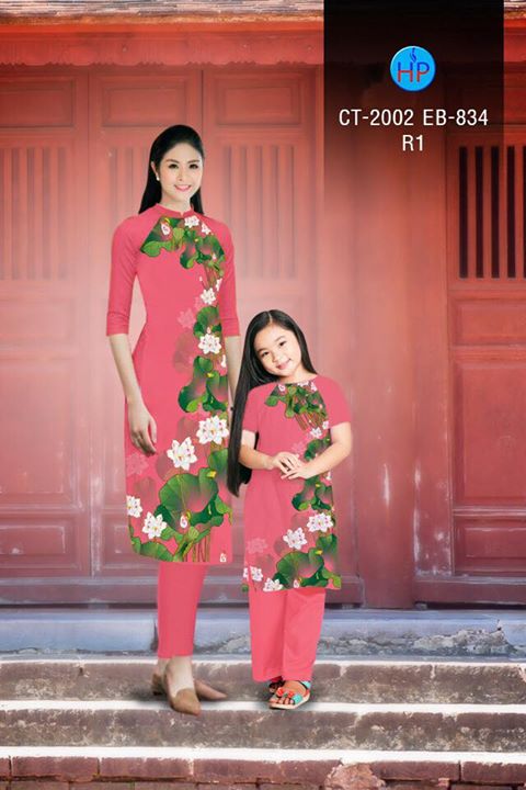 1501469746 47 vai ao dai cach tan me va be hoa sen be co the may ao dai hoac cach tan deu duoc ad