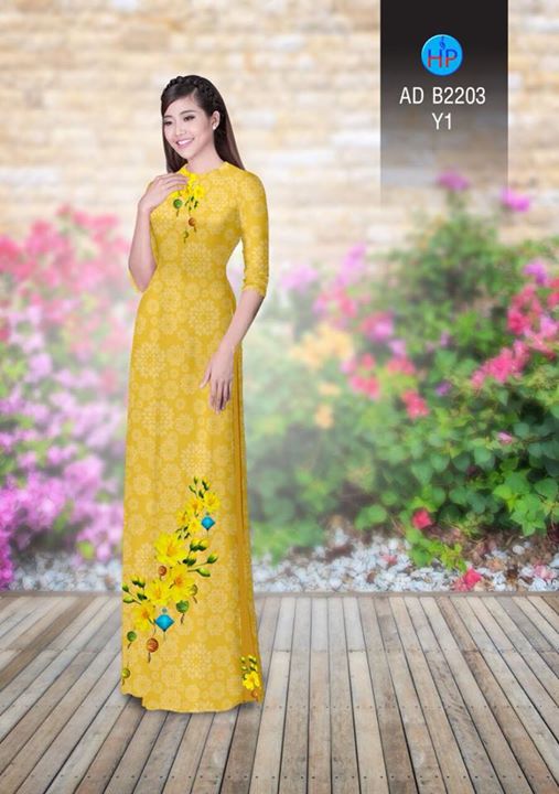 1513494940 102 vai ao dai hoa mai tren nen hoa van ad