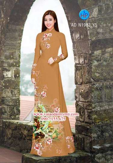 1517232080 163 vai ao dai cong trang trong vuon hoa xuan ad