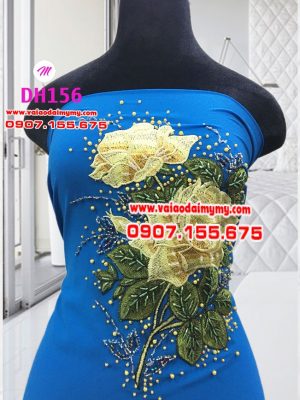 vải áo dài màu xanh dương đính hoa hồng vàng (1)