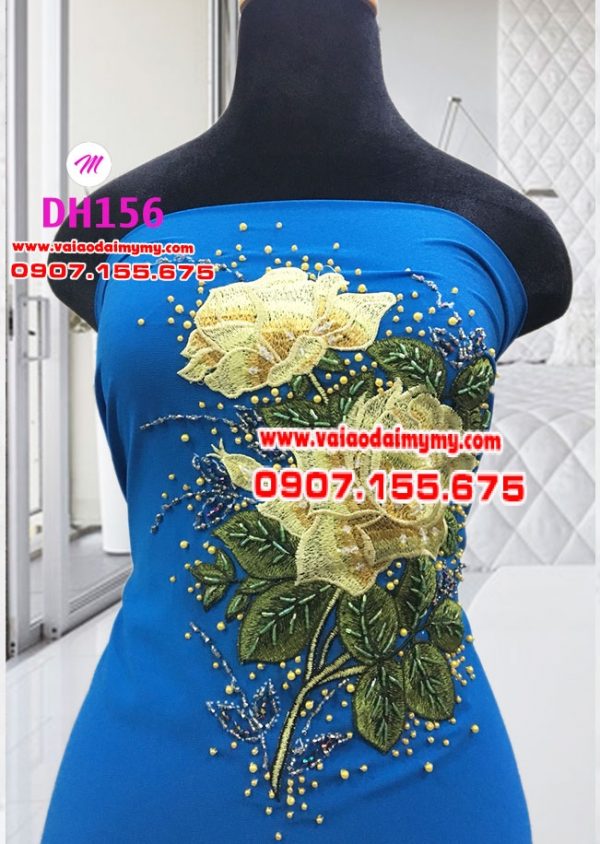 vải áo dài màu xanh dương đính hoa hồng vàng (1)
