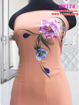 áo dài vẽ hình hoa sen đẹp (1)