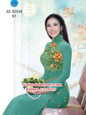 1527777357 20 vai ao dai trong dong va hoa sen ad