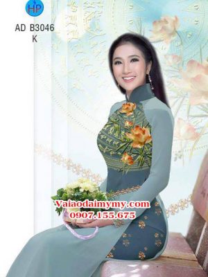 1527777357 44 vai ao dai trong dong va hoa sen ad