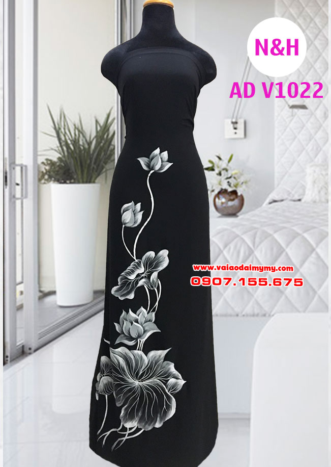 Vải áo dài vẽ tay hình hoa sen màu đen AD V1022 - Vải áo dài My My