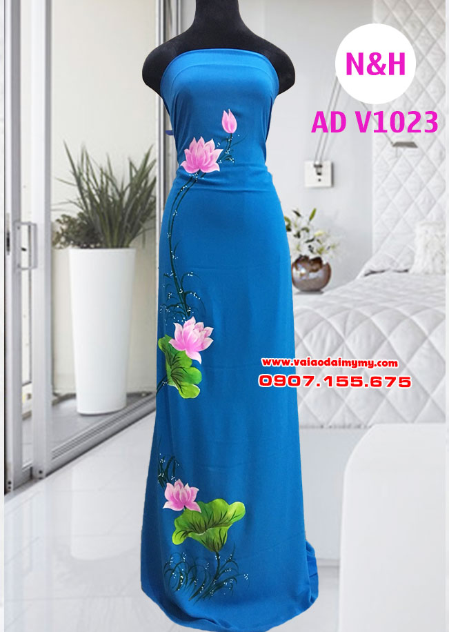 Áo dài hình hoa sen: Bộ trang phục áo dài hình hoa sen được phối trộn giữa vẻ đẹp hiện đại và truyền thống của Việt Nam, sẽ khiến bạn trông thật tuyệt vời.