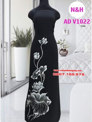 Vải áo dài vẽ tay hình hoa sen màu đen AD V1022 13