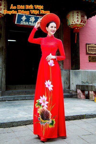 1620374965 914 ao dai ve hoa sen mau moi