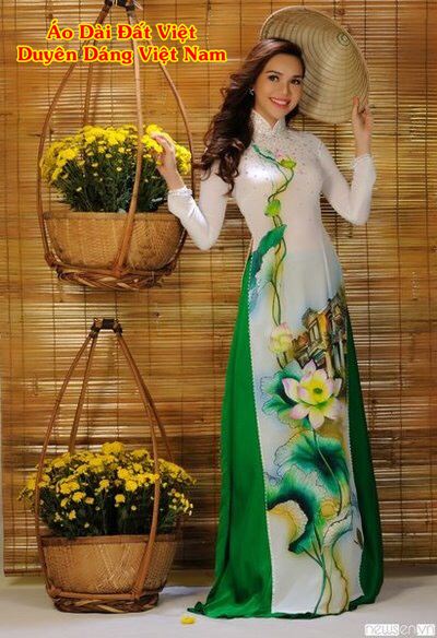 1620377216 81 ao dai ve hoa sen mau moi