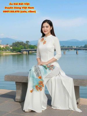 1760066720 521 vai ao dai ve tay hoa phuong va cau trang