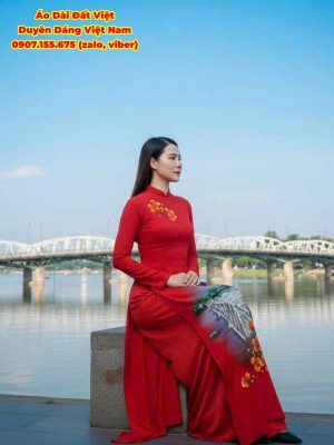 1760066720 612 vai ao dai ve tay hoa phuong va cau trang