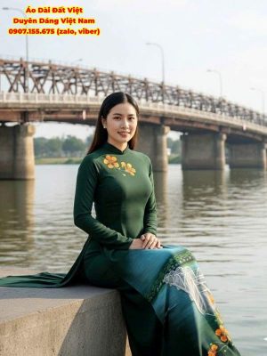 1760066721 30 vai ao dai ve tay hoa phuong va cau trang