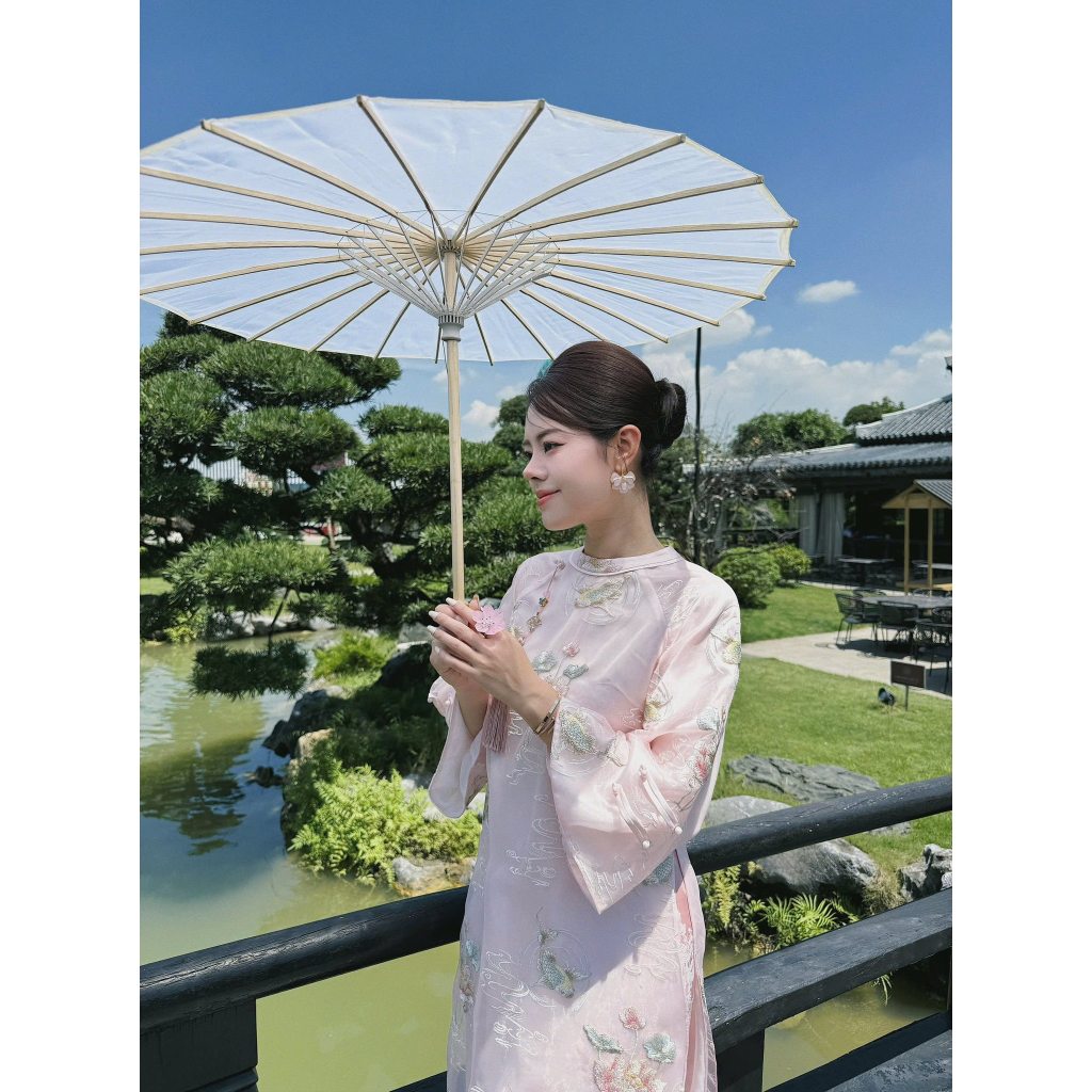 Áo Dài Cách Tân Hoa Sen Ngọc Ẩn – Thiết Kế Cách Tân Sang Trọng Trên Nền Tơ Mỏng 3 image 5 17